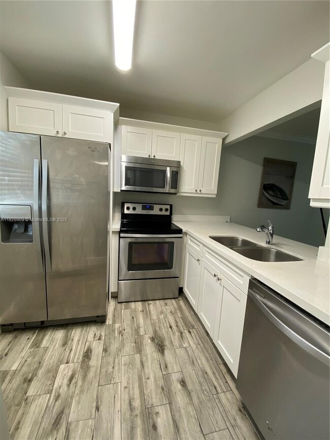 5181 W Oakland Park Blvd in Lauderdale Lakes, FL - Building Photo - Building Photo