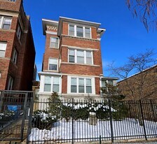 918 W Buena Ave, Unit Apt 3 in Chicago, IL - Building Photo