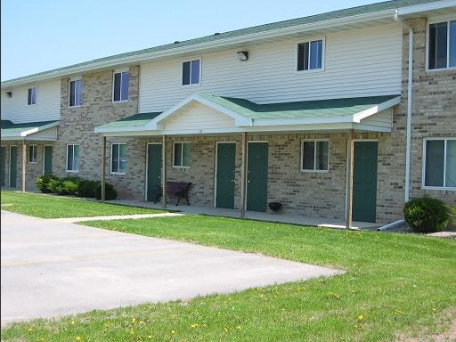 Cherry Park Apartments in Oshkosh, WI - Building Photo