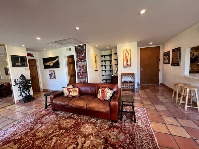 100 S Doheny Dr, Unit 214 in Los Angeles, CA - Building Photo