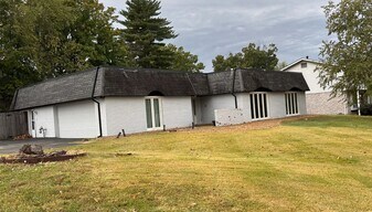 1 Nicolet Dr in Ballwin, MO - Building Photo