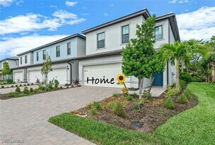 4286 Sonoma Oaks Dr in Naples, FL - Building Photo