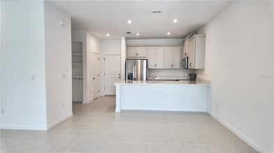 9875 Walkway Dr in Orlando, FL - Building Photo - Building Photo