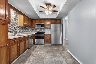 561 NW Valleybrook Rd in Blue Springs, MO - Building Photo - Building Photo