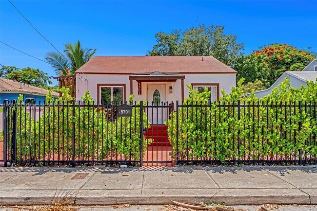 5701 NW 4th Ave in Miami, FL - Building Photo - Building Photo