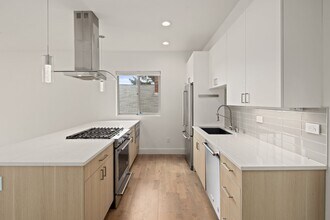 1304 W Newton St in Seattle, WA - Building Photo - Building Photo