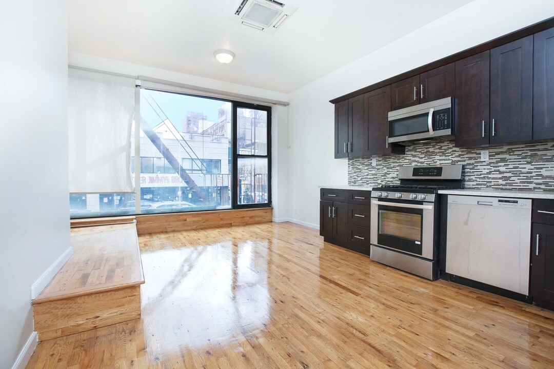 182 Lexington Ave, Unit 1 in New York, NY - Building Photo