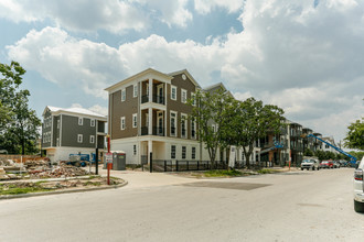 Bell Heights in Houston, TX - Building Photo - Building Photo