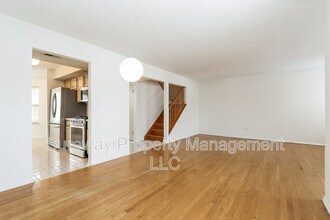 35 Treat Ln in East Brunswick, NJ - Building Photo - Building Photo
