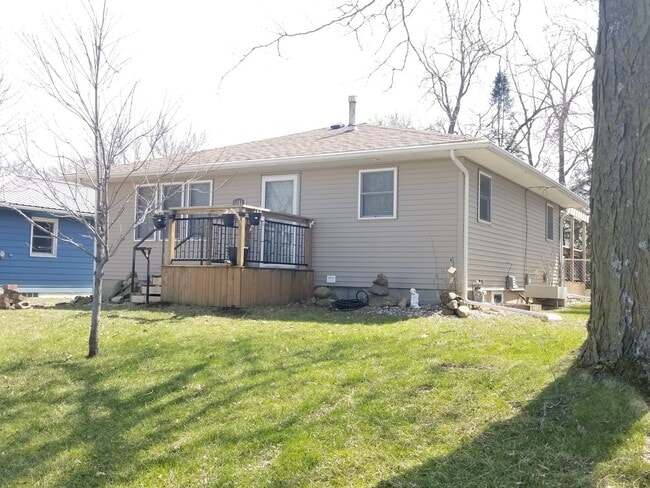 1401 5th Ave NW in Waverly, IA - Building Photo - Building Photo