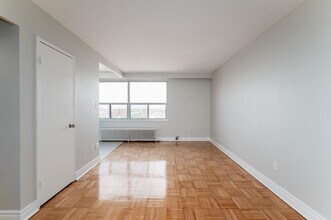 440 Winona Drive in Toronto, ON - Building Photo - Interior Photo