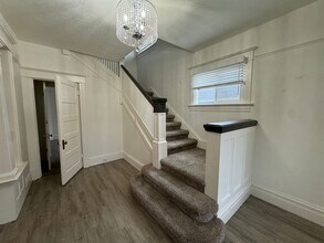 1258 SE Pine St in Roseburg, OR - Building Photo - Building Photo