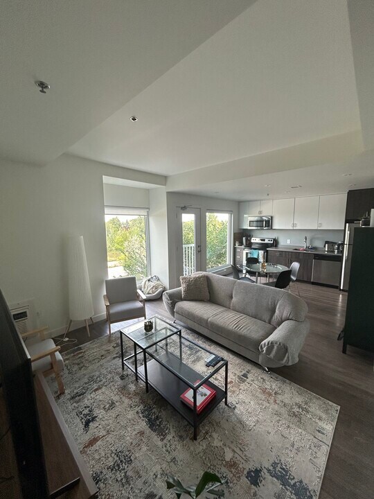 795 Sterling Lyon Pky in Winnipeg, MB - Building Photo