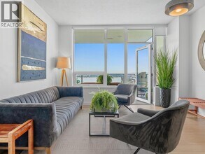 908 Quayside Dr in New Westminster, BC - Building Photo - Building Photo
