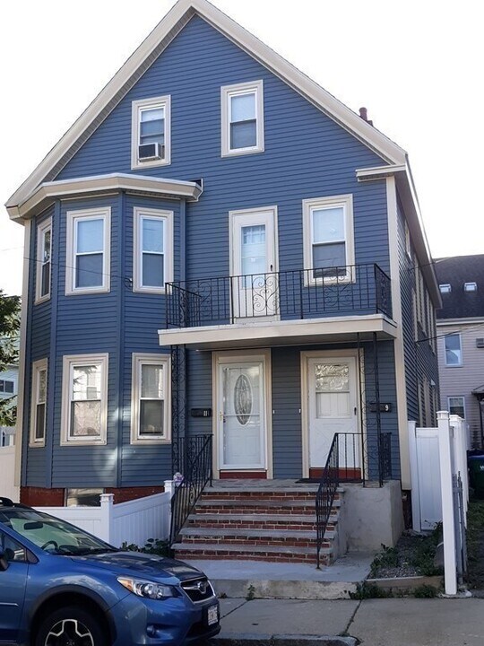11 Liberty Ave in Medford, MA - Building Photo