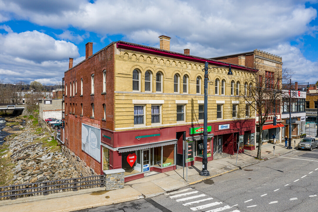 11-21 Main St in Torrington, CT - Building Photo