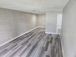 8601 NW 35th St, Unit 9 in Coral Springs, FL - Building Photo - Building Photo