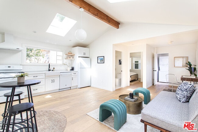 property at 125 Hackett Pl