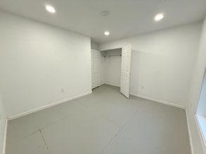 1102 Red Roof Dr in Huntingburg, IN - Foto de edificio - Building Photo