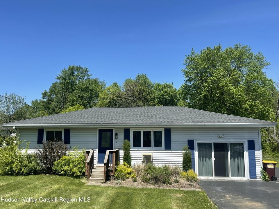 9 Scenic Dr in Catskill, NY - Building Photo