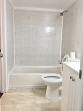 8260 SW 210th St, Unit 105 in Cutler Bay, FL - Foto de edificio - Building Photo