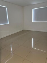 423 E 27th St in Hialeah, FL - Foto de edificio - Building Photo