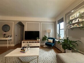 673 Locust St in Mount Vernon, NY - Building Photo - Building Photo