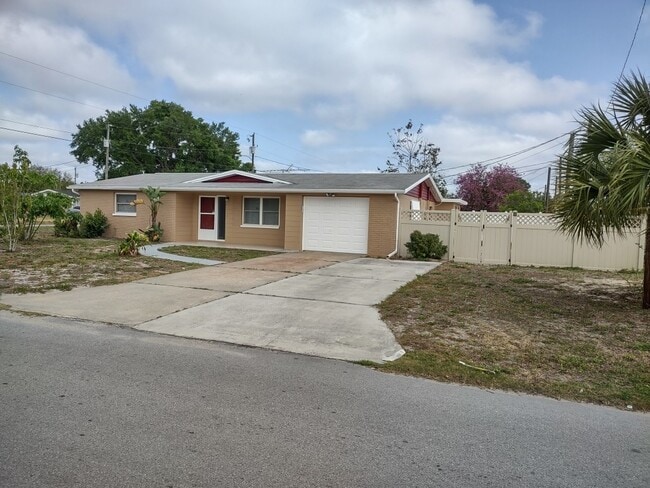 12814 Spring Ave in Hudson, FL - Building Photo - Building Photo
