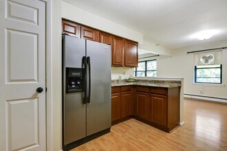 380 Front St in Secaucus, NJ - Building Photo - Building Photo