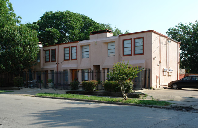 4040 Brown Apartments in Dallas, TX - Building Photo - Building Photo