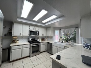 1633 Jon Gilbert Ln in Beaumont, CA - Building Photo - Building Photo