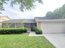 3002 Frontier Dr in Sugar Land, TX - Building Photo