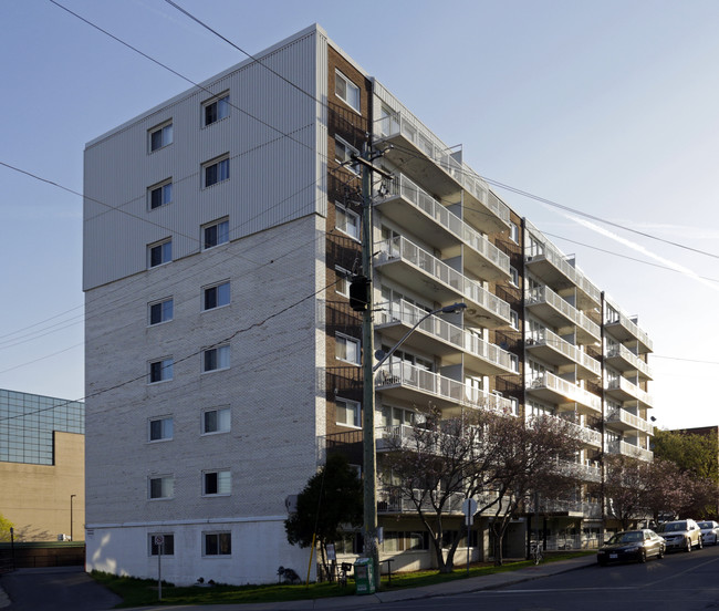 Deauville Apartments in Ottawa, ON - Building Photo - Primary Photo