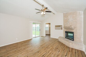 12011 Pecan Meadow Dr in Houston, TX - Building Photo - Building Photo