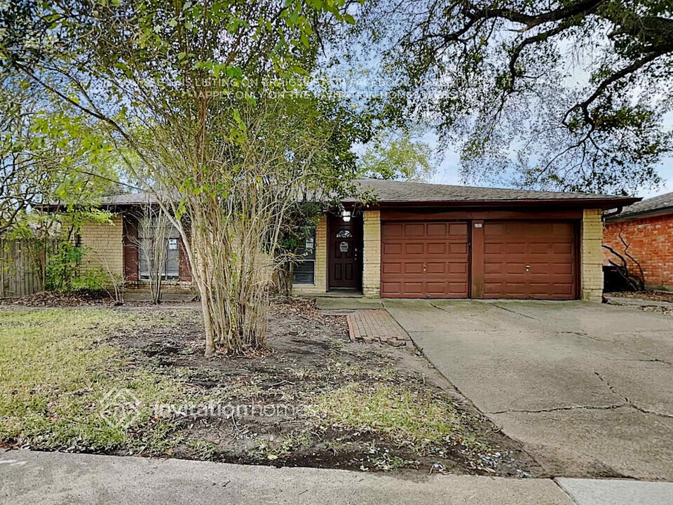 8502 Avington Rd in La Porte, TX - Building Photo