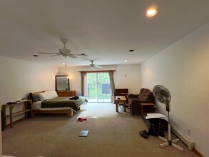 308 Old Kings Hwy, Unit Forest Studio and Garden in Stone Ridge, NY - Foto de edificio - Building Photo