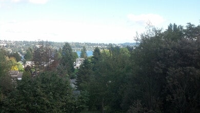 2028 N Wycoff Ave in Bremerton, WA - Building Photo - Building Photo