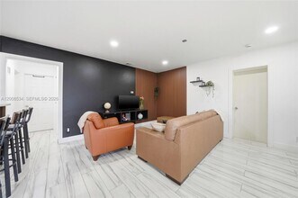 2202 NW 61st Pl in Margate, FL - Building Photo - Building Photo