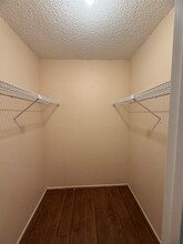 4027 Summit Valley Dr in Houston, TX - Building Photo - Building Photo