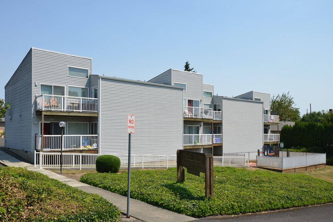 Big River - Crest in Saint Helens, OR - Building Photo