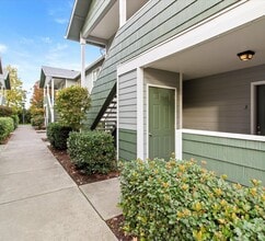 Parkside Village in Medford, OR - Building Photo - Building Photo