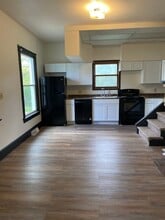 902 E Kemp Ave in Watertown, SD - Building Photo - Building Photo