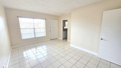3530 NW 43rd Ave in Lauderdale Lakes, FL - Building Photo - Building Photo