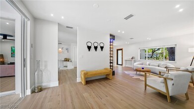 4712 Mi Casa Ct in Ft. Myers, FL - Building Photo - Building Photo