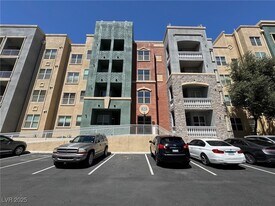 32 E Serene Ave in Las Vegas, NV - Building Photo