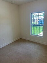 4862 College Dr in Orlando, FL - Building Photo - Building Photo