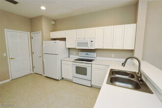 1172 Oxford Ln in Naples, FL - Building Photo - Building Photo