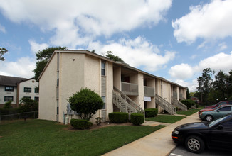 College Trace Apartments in Pensacola, FL - Building Photo - Building Photo