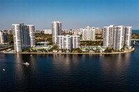 3600 Mystic Pointe Dr, Unit 114 in Aventura, FL - Foto de edificio - Building Photo