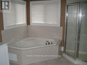 1379 Norenko Ct in Mississauga, ON - Building Photo - Building Photo